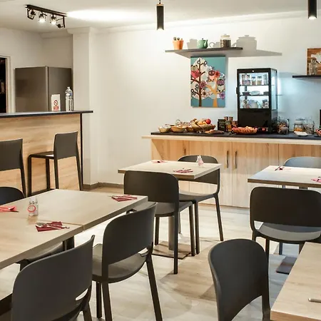 Terres De France 2* بريست